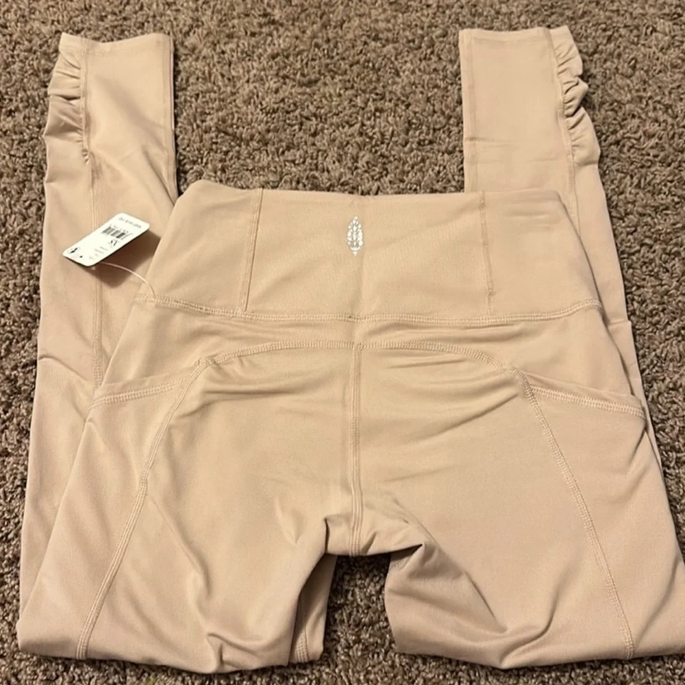 🔥NWT🔥 Out of your League FREE PEOPLE MOVEMENT LEGGINGS - Picture 4 of 9